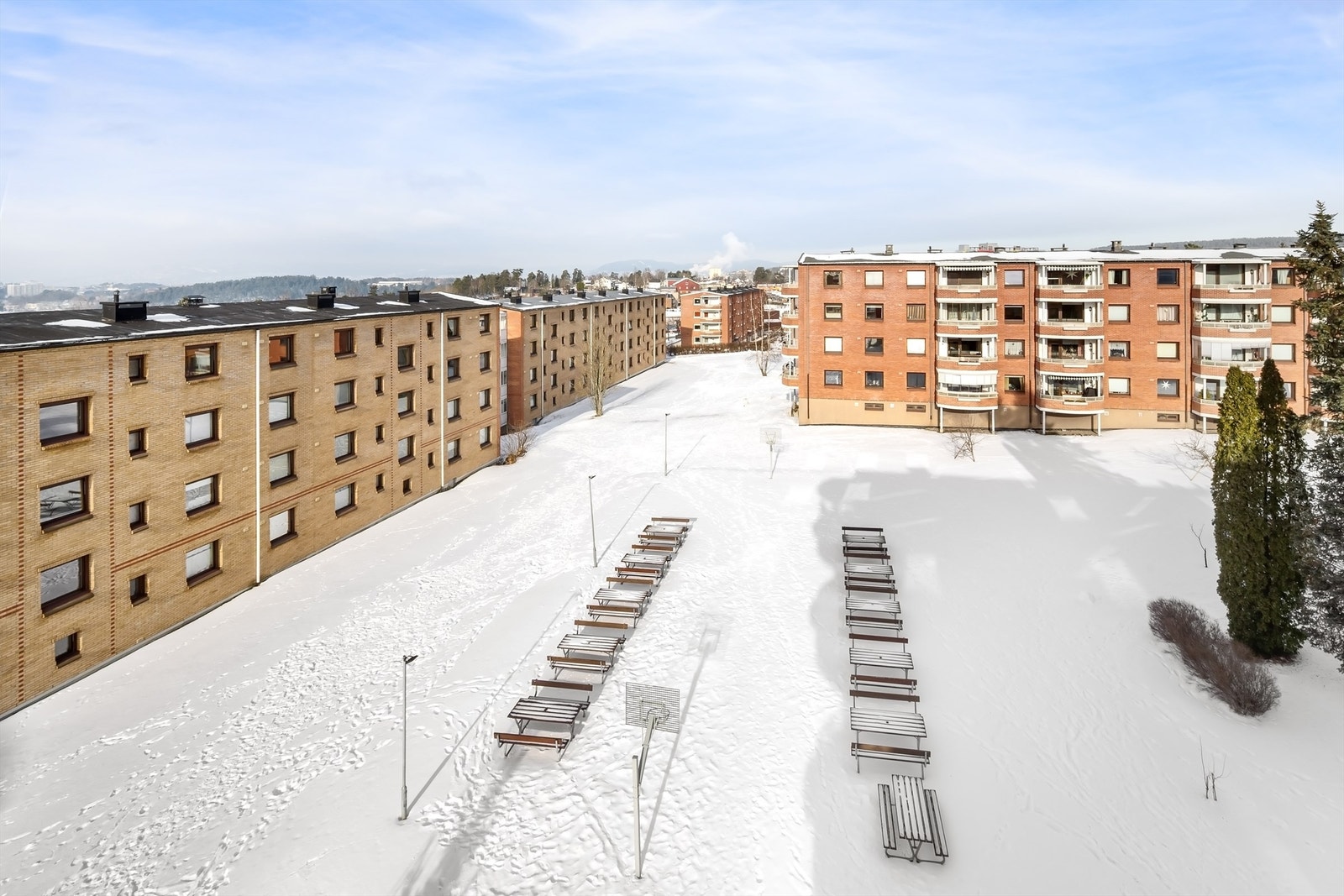 Kort vei til Bøler T-banestasjon med linje 3, som gir enkel adkomst til sentrum. Galleribilde