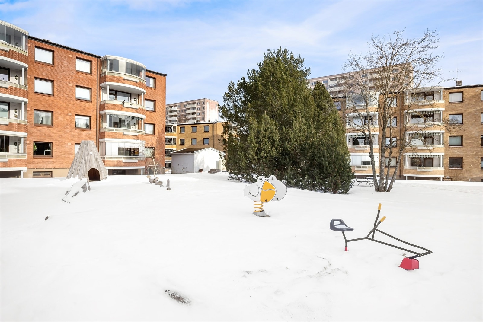 Området er barnevennlig med flere lekeplasser og nærhet til både skoler og barnehager. Galleribilde