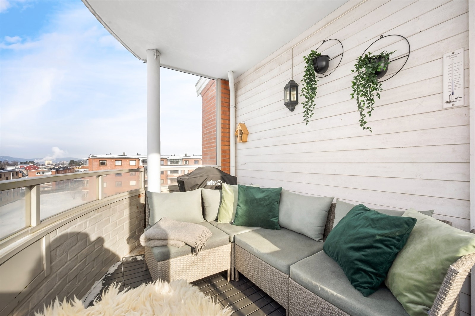 Her er det god plass til en sittegruppe for å nyte gode solforhold. Galleribilde