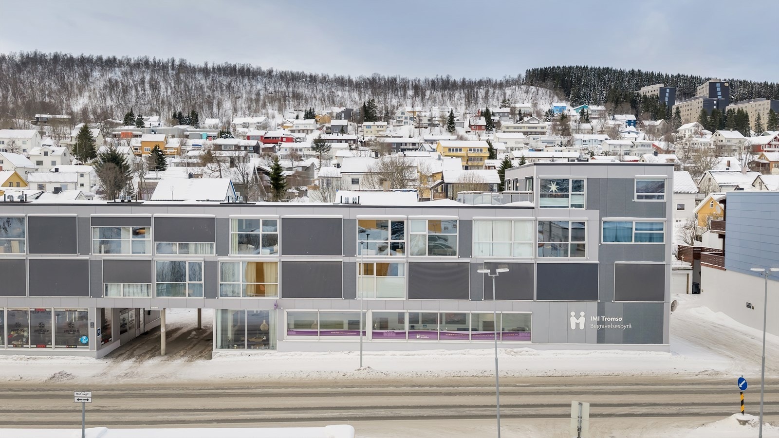 Leiligheten har god intern beliggenhet i byggets 2. etasje på Kræmer. Galleribilde