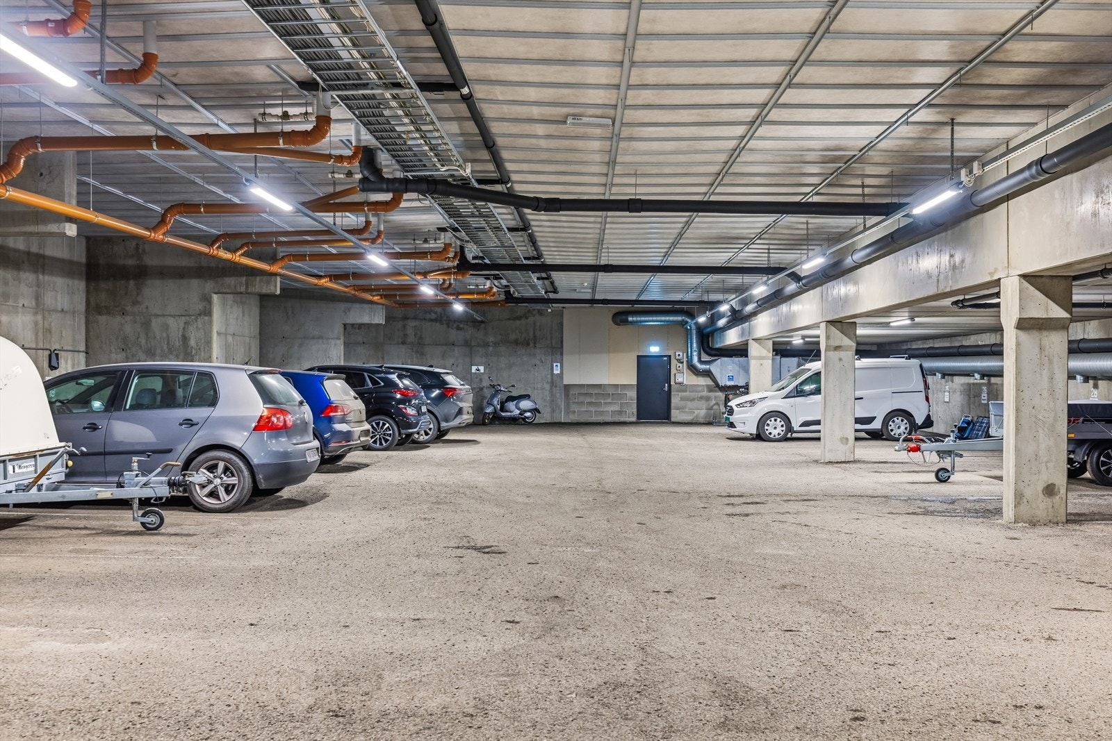 Selger har klargjort en mulighet for leie av parkeringsplass i garasjeanlegget. Leiepris kr. 1.500,- pr. mnd. Galleribilde