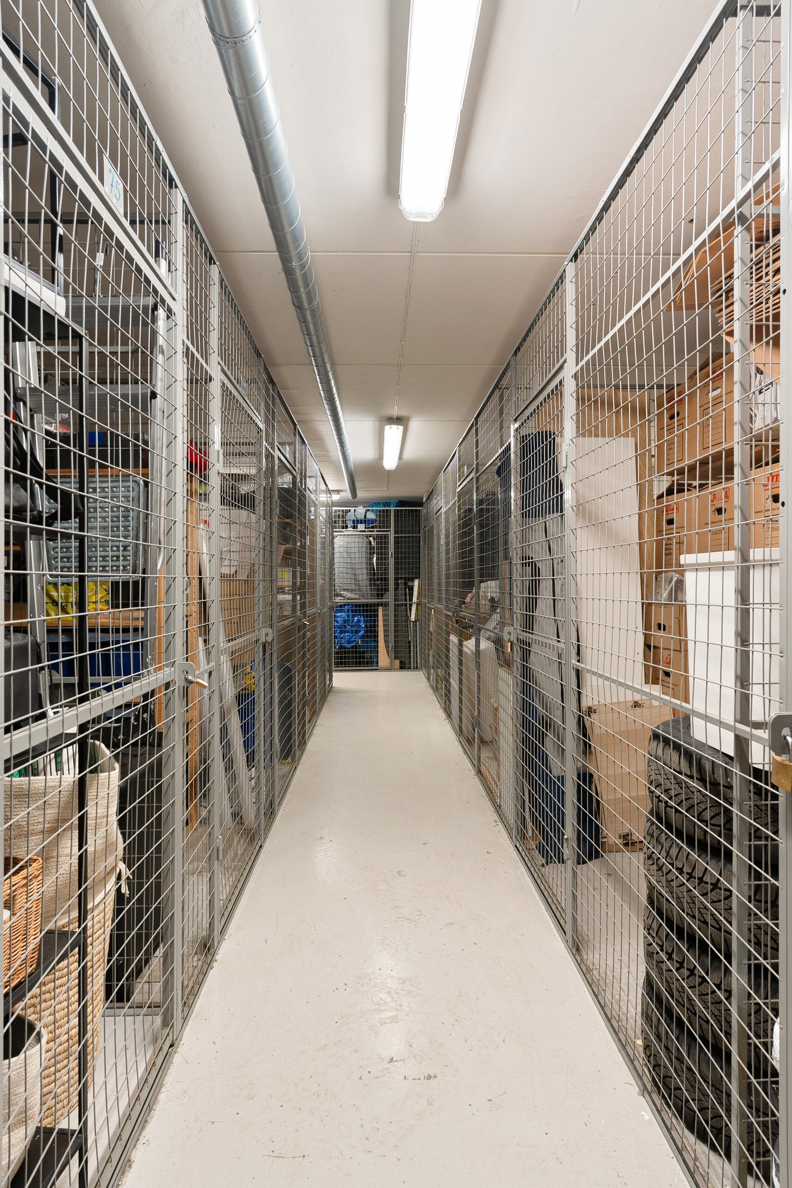 Bod ved parkeringsplass. Galleribilde