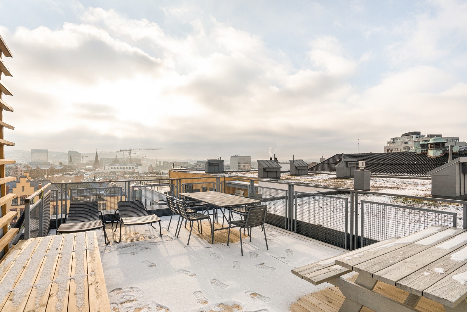 Fantastisk utsikt over hele byen med rom for venner og bekjente. Galleribilde