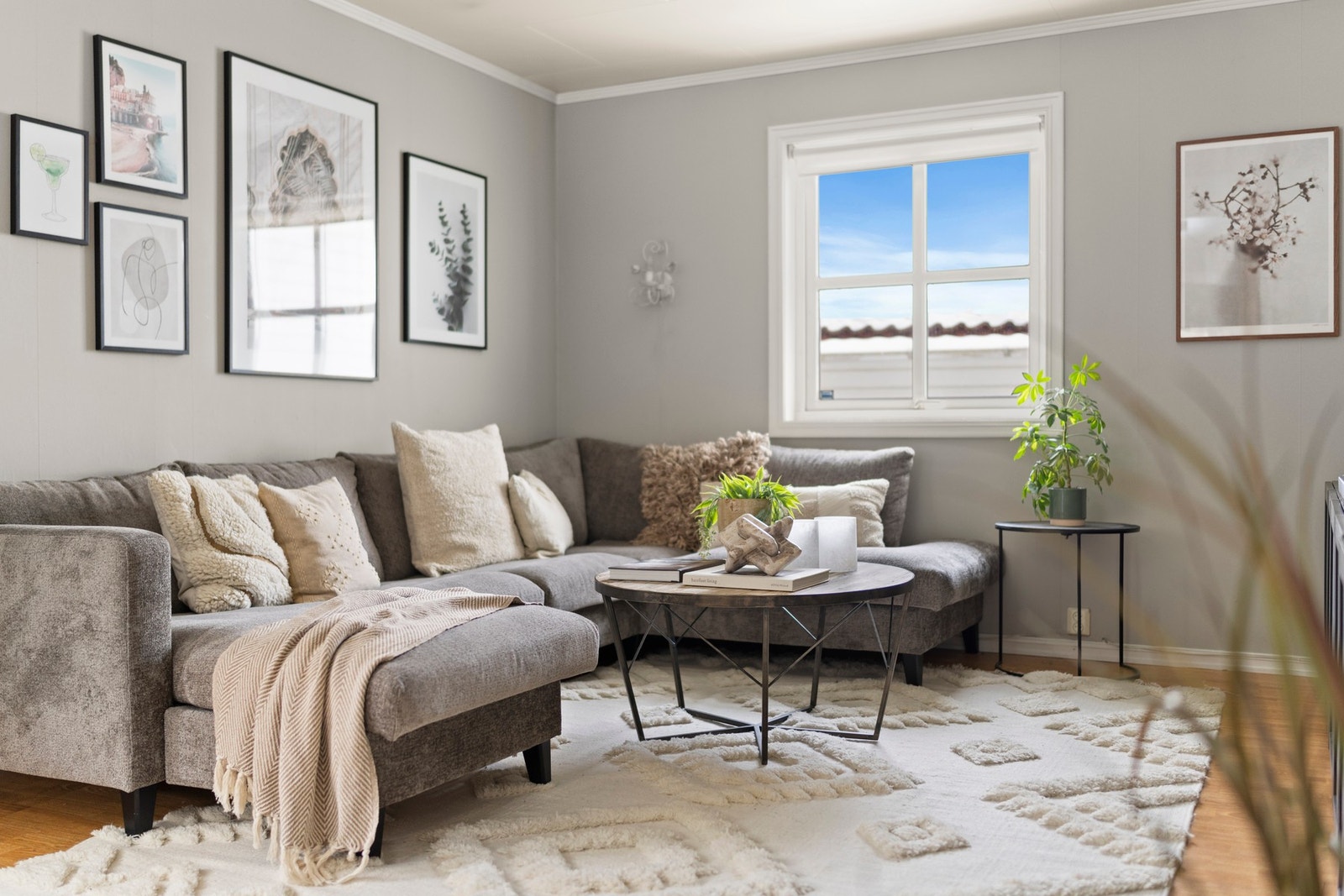 God plass til både sofagruppe og tv-område! Galleribilde