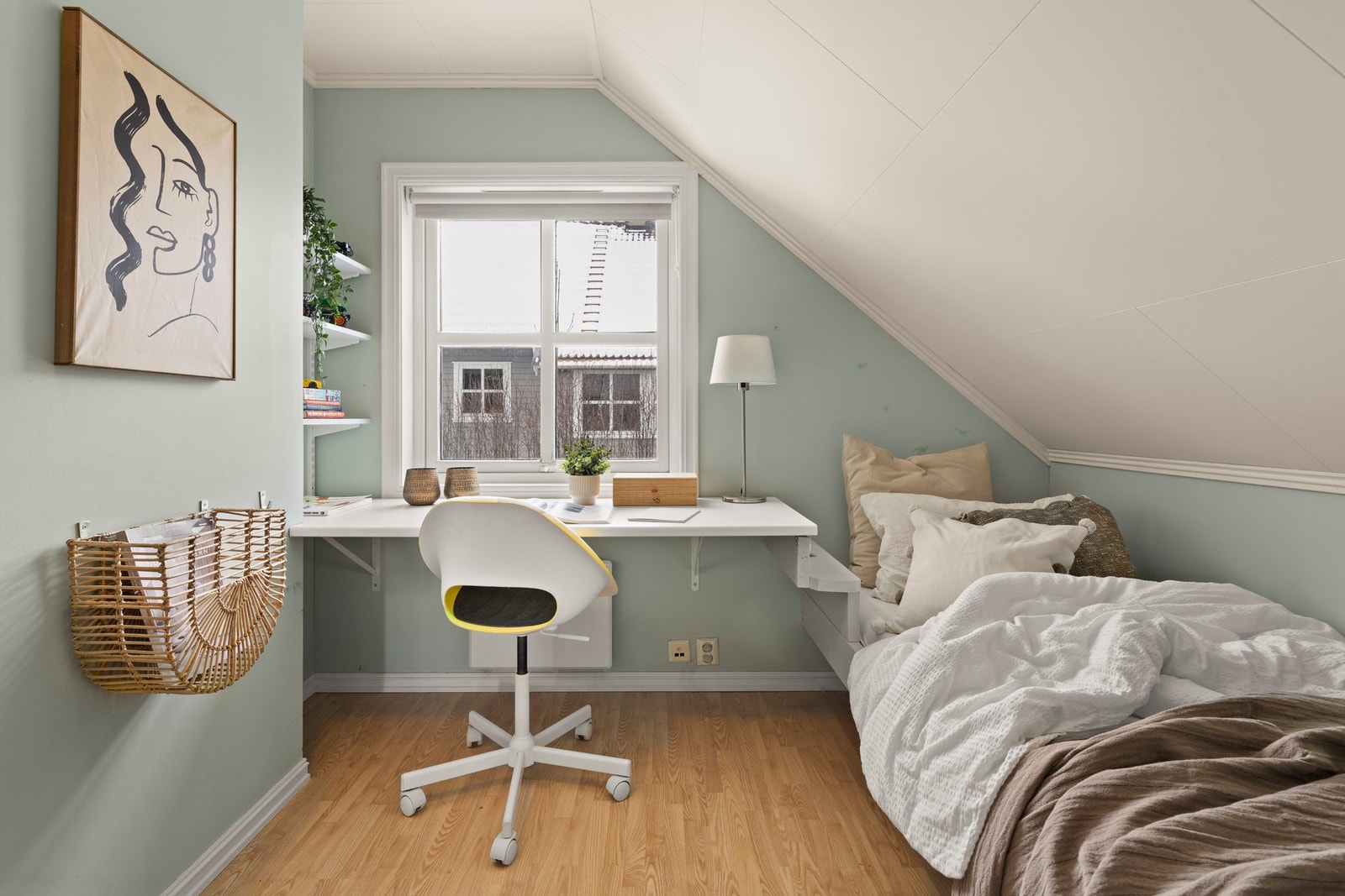 Soverom 2 med plass for seng, skrivebord eller eventuelt annet ønskelig møbelment. Galleribilde