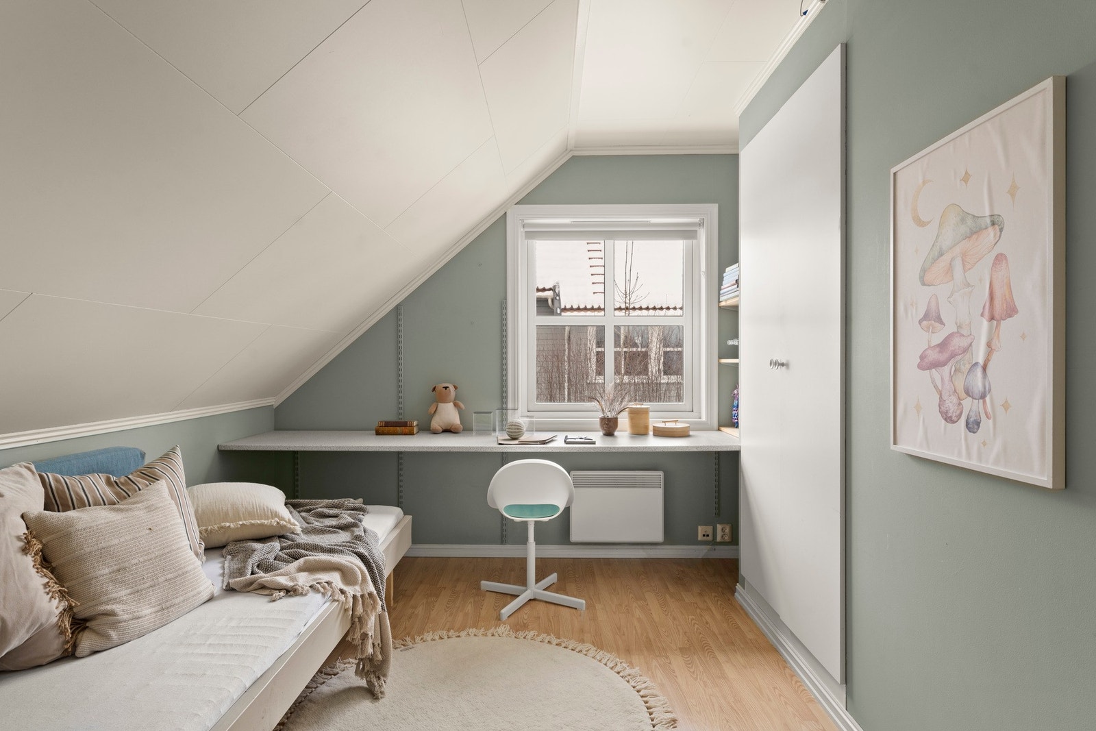 Rommet har også garderobeskap. Galleribilde