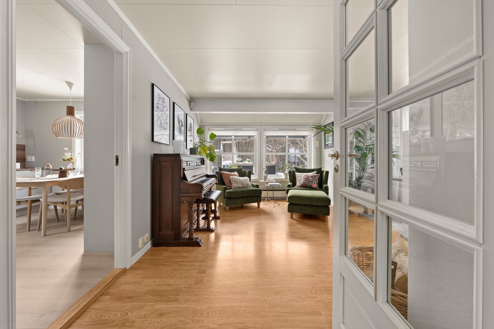 Ved siden av spisestuen finner du kjøkkenet. Galleribilde