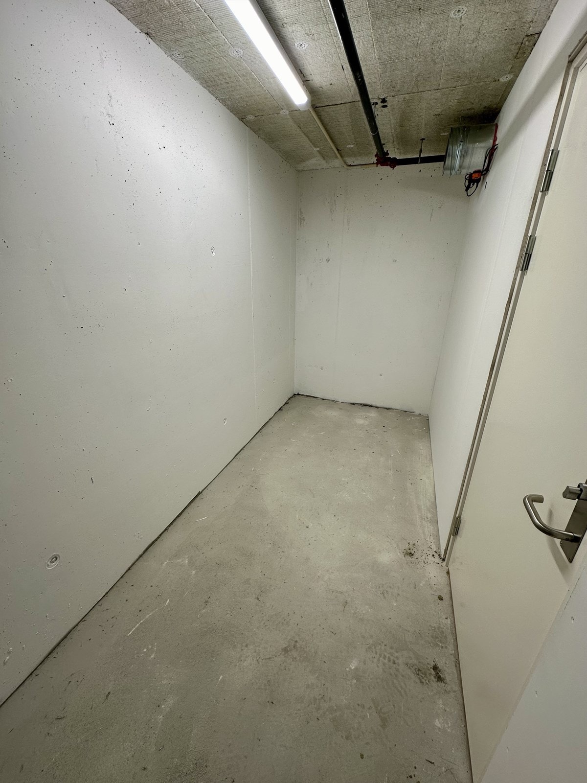 Medfølgende bruksrett på låsbar bod rett bak garasjeplassen Galleribilde