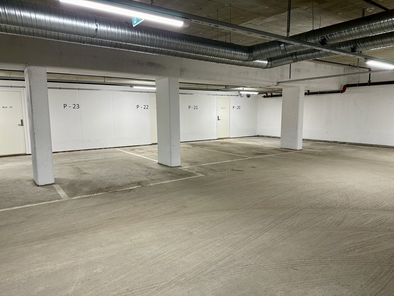 Medfølgende bruksrett på endeparkering i felles garasje Galleribilde