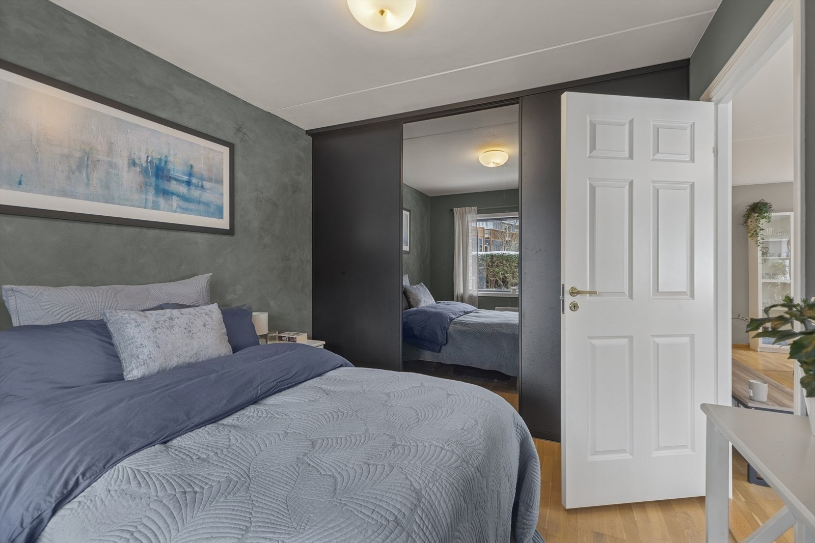 Soverom nr. 1 - soverommet har en lekker utførelse med lune farger Galleribilde