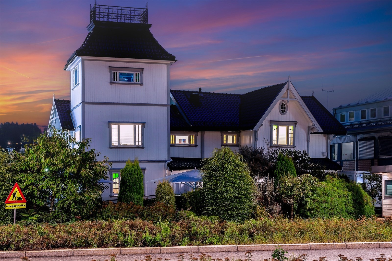 Tårnhuset er et populært spisested, kort avstand fra boligen Galleribilde