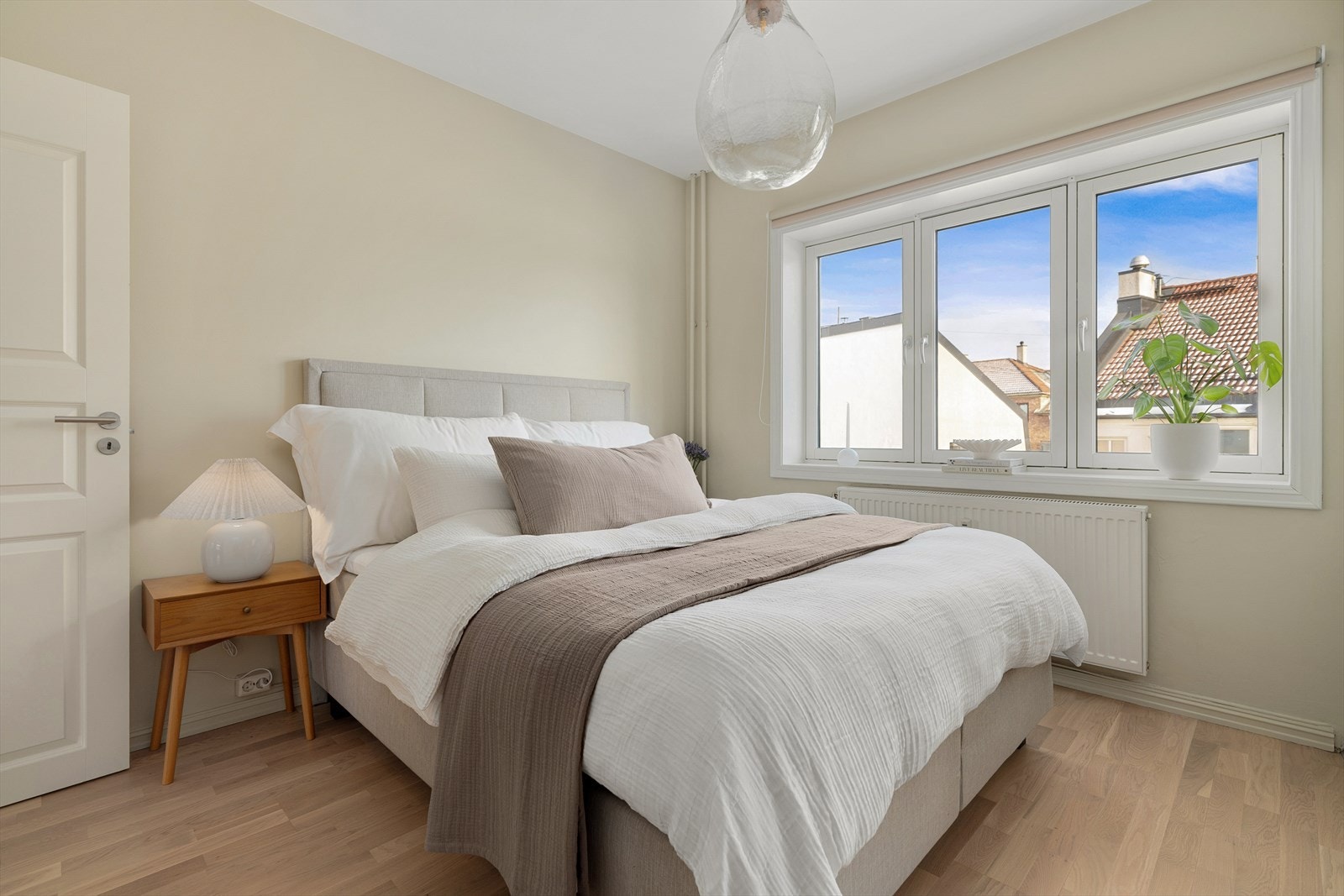 Lett å senke hvilepulsen i disse fine omgivelsene! Veggene er malt i fargen Sand fra Jotun. Galleribilde