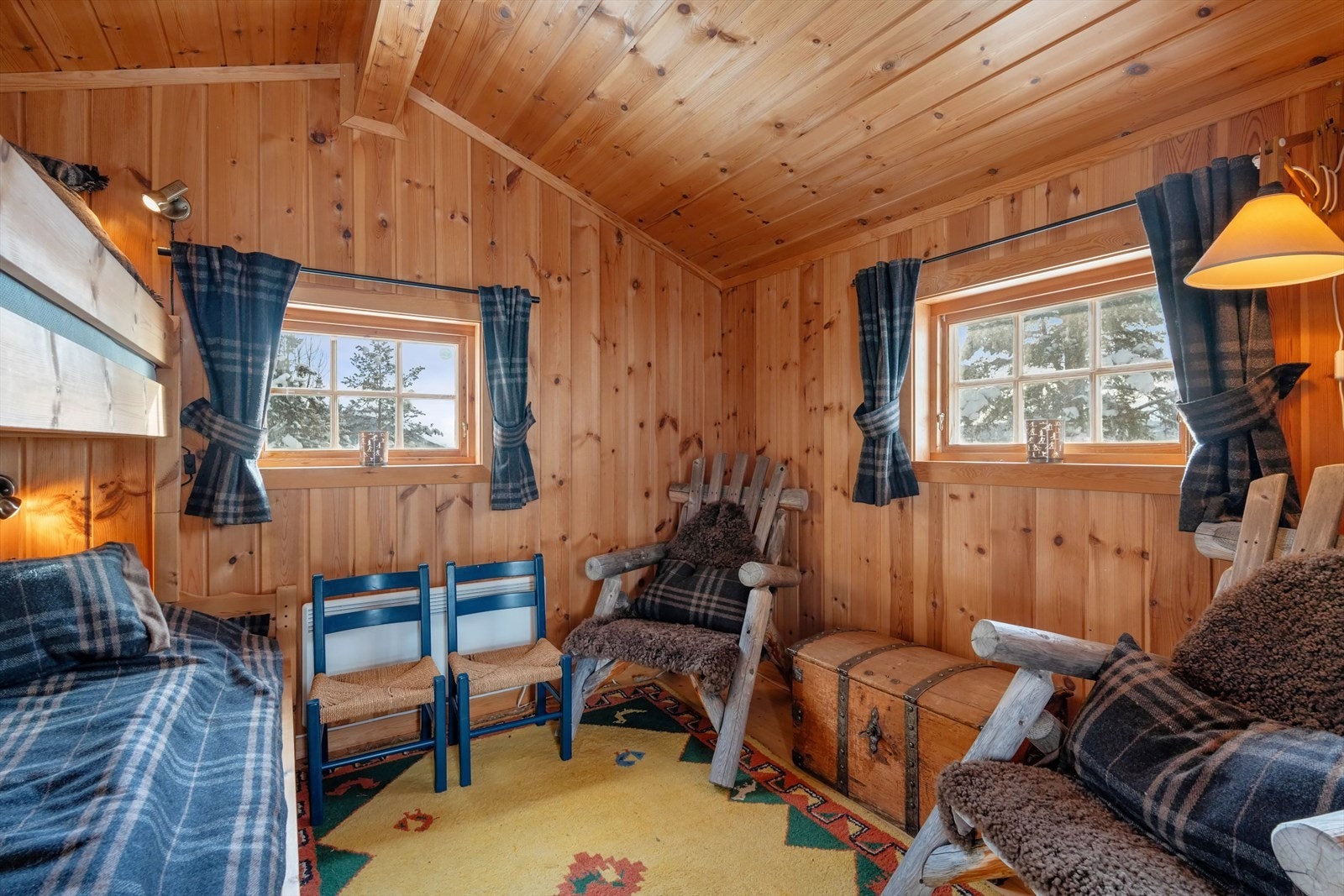 Frittstående uthus/anneks (Se mer utfyllende informasjon angående lovlighet under punktet "ferdigattest/brukstillatelse" i salgsoppgaven). Galleribilde