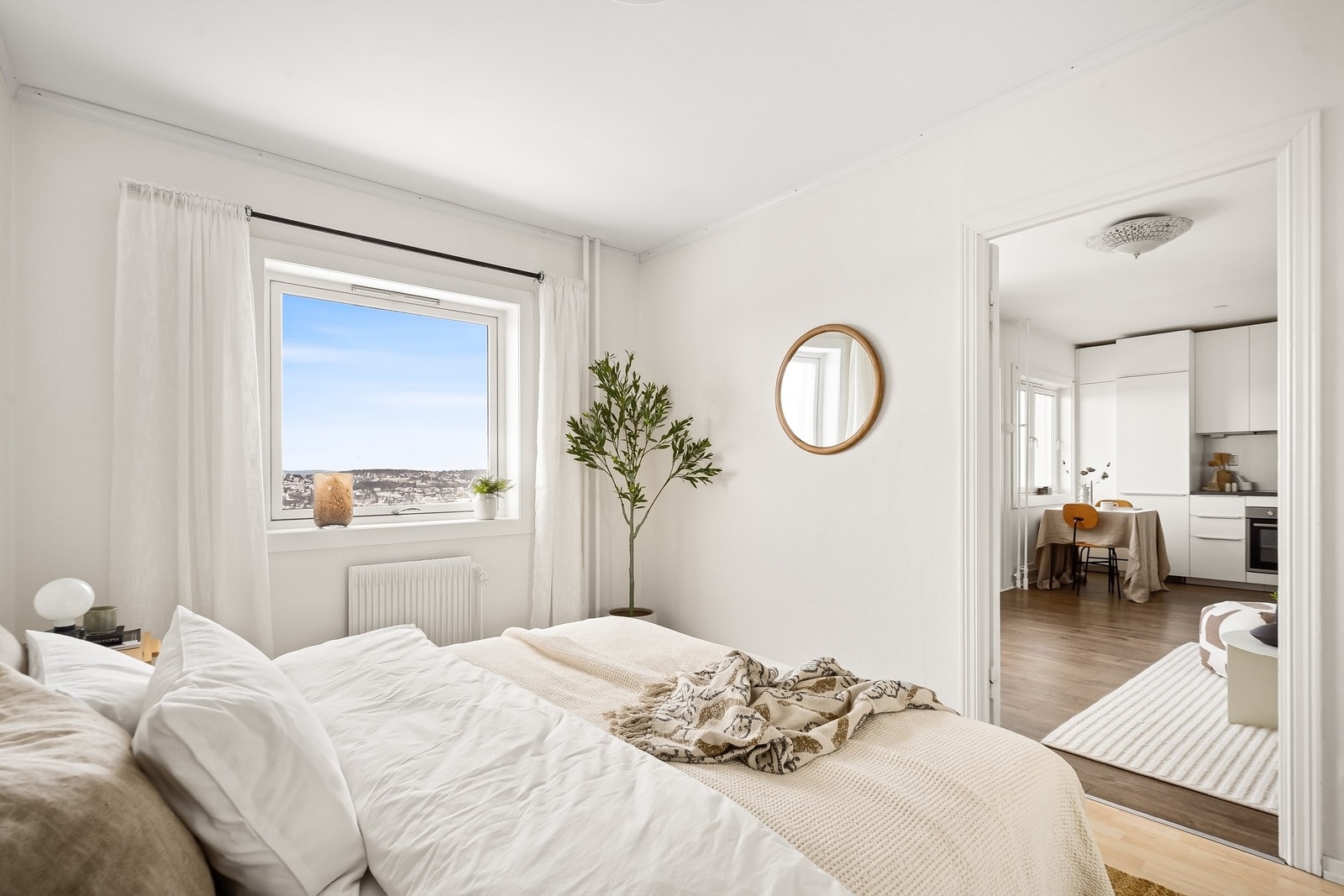 Også fra soverommet kan den fine utsikten nytes. Galleribilde