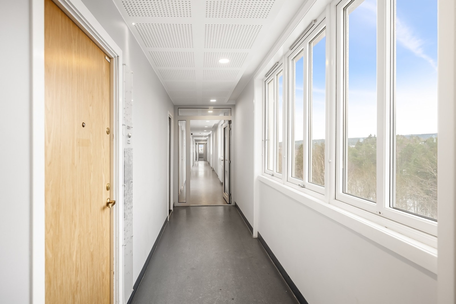 Fellesarealene i bygget er lyse og godt vedlikeholdte. Galleribilde