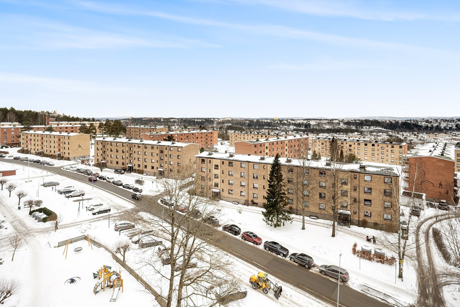 Borettslaget har pent opparbeidede fellesområder med blant annet lekeplass. Galleribilde