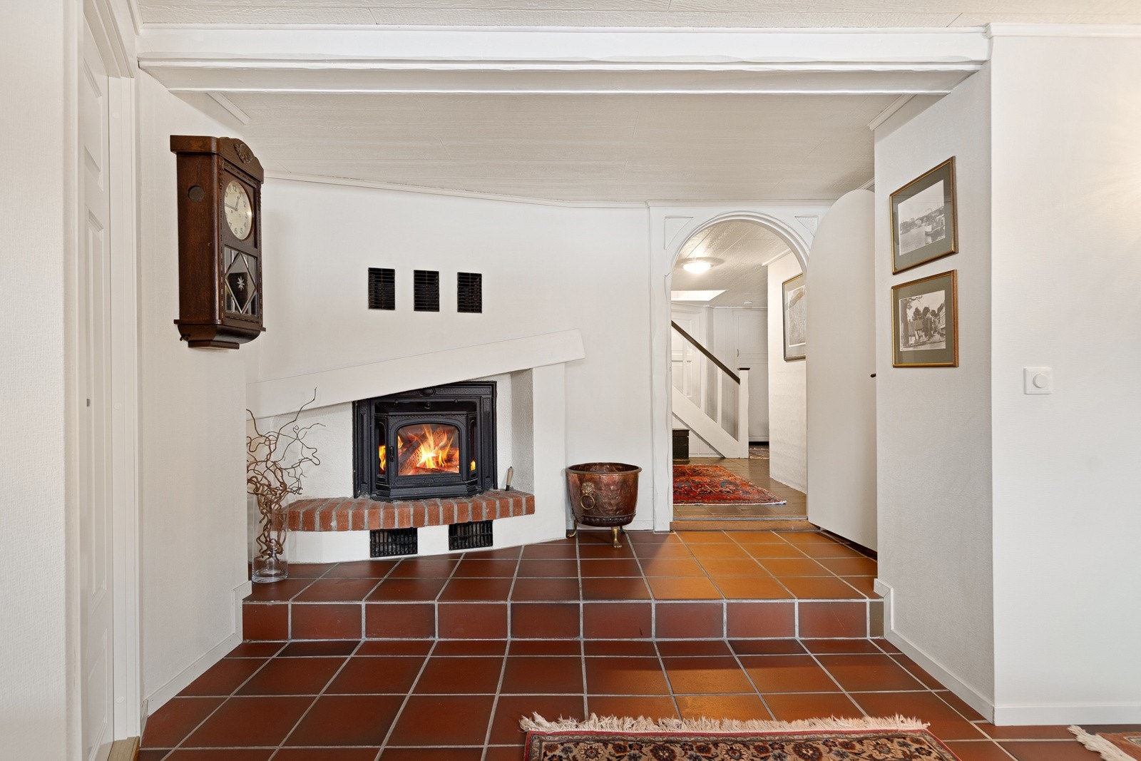 Kjellerstue med peis Galleribilde