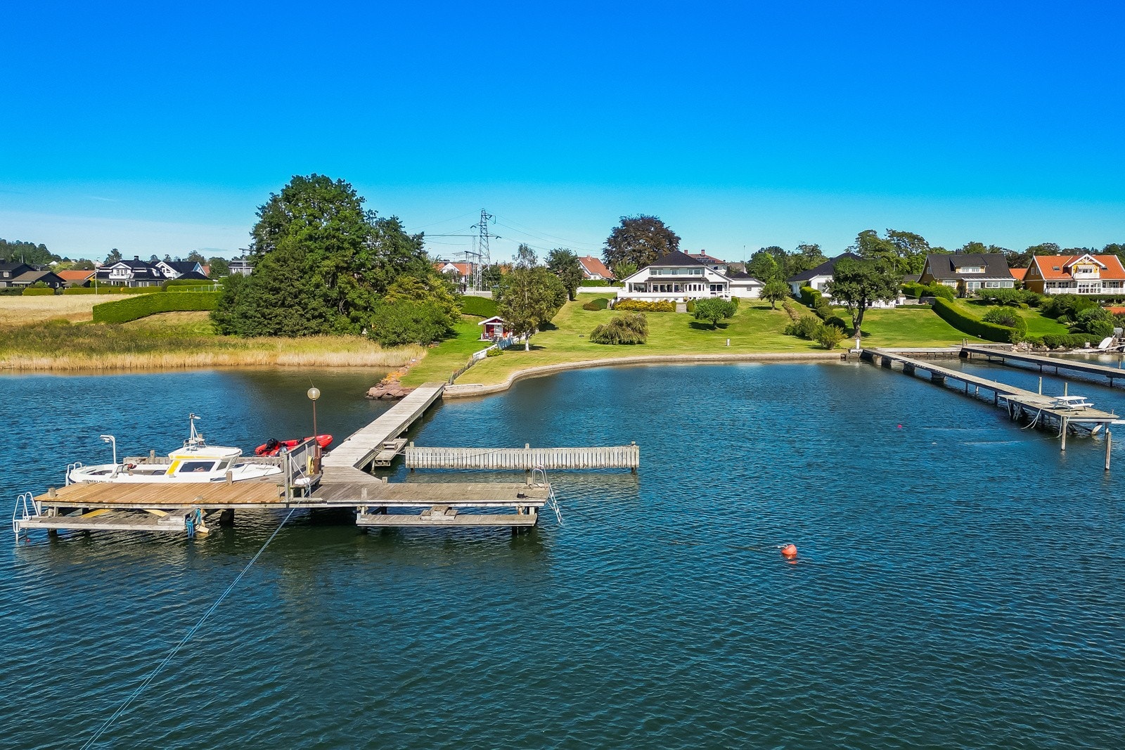 Vestvendt med egen brygge Galleribilde