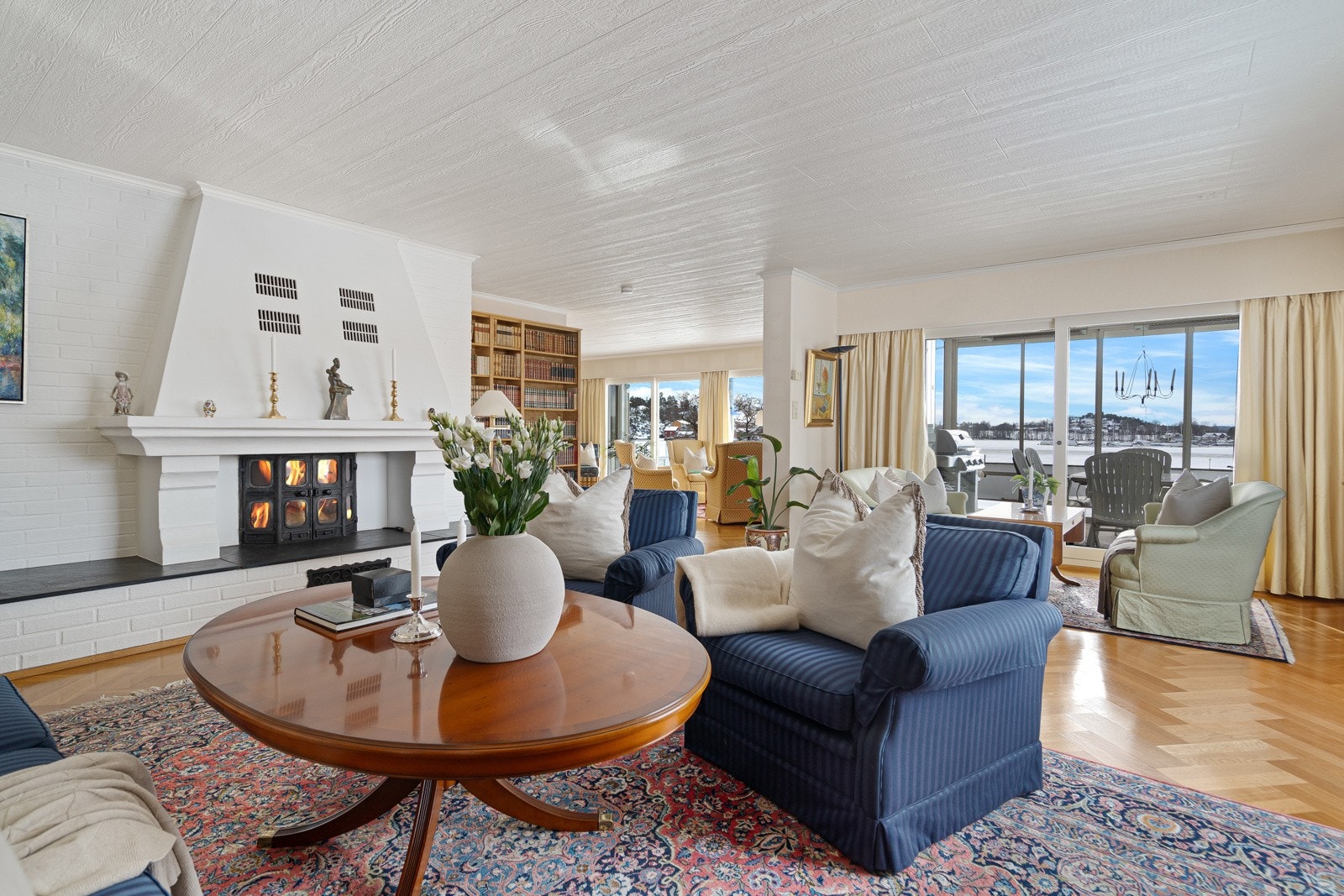 Store og gode rom som slipper inn naturlig lys Galleribilde