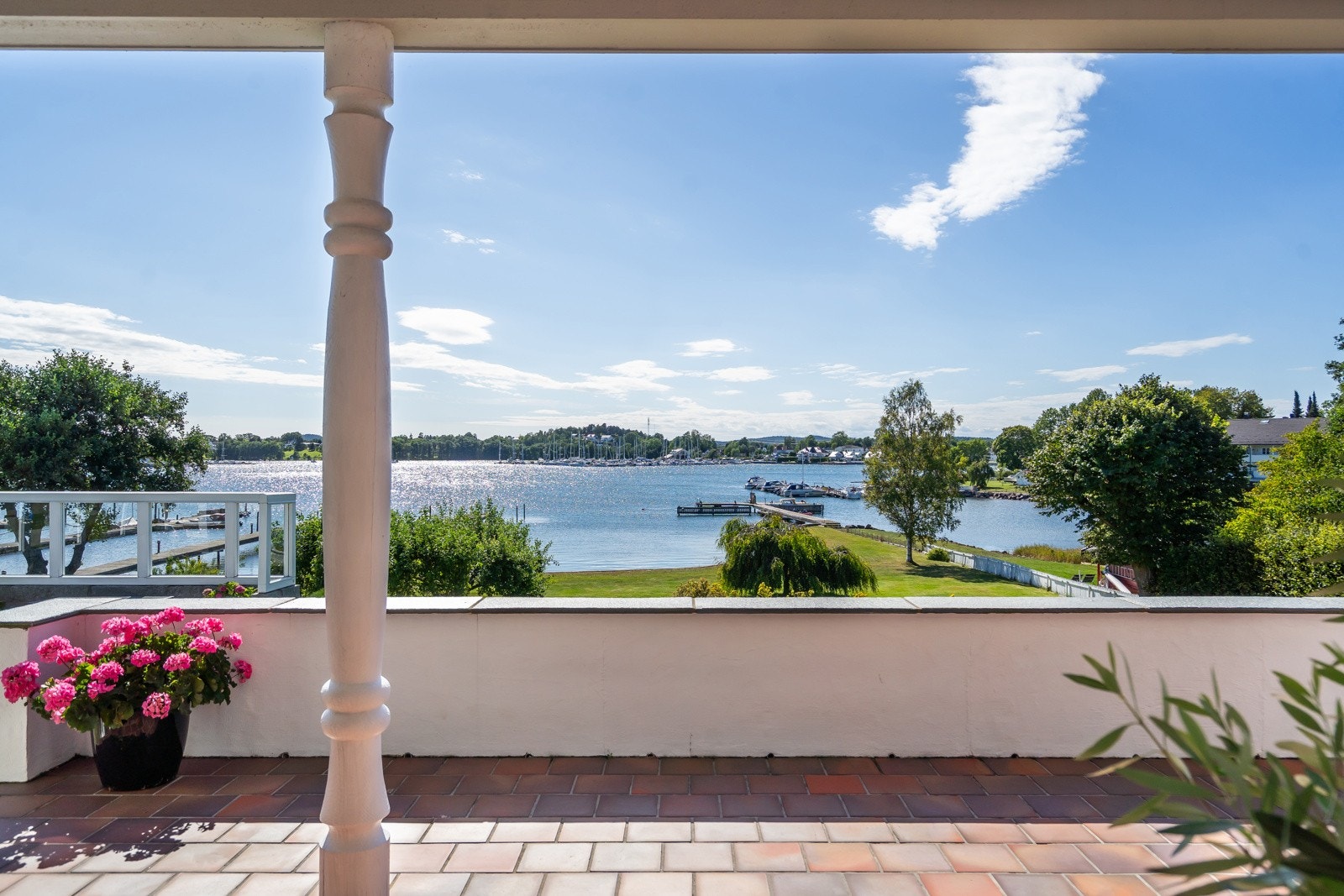 Med sjøen som nærmeste nabo Galleribilde