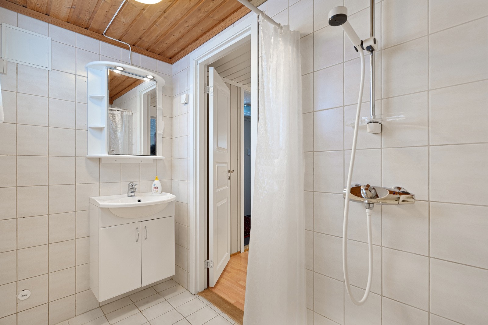 Bad i hybelen Galleribilde