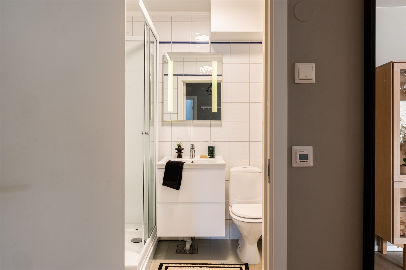 Badet er praktisk plassert i tilknytning til entréen. Galleribilde