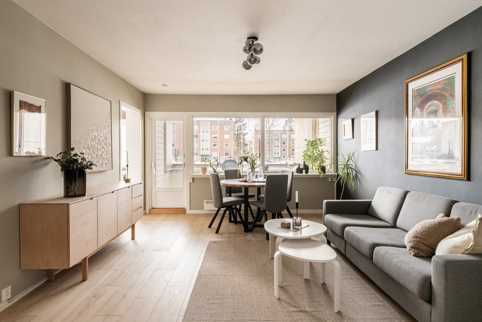 Anya Martinsen v. Emera Eiendomsmegling ønsker velkommen til Bølerlia 141. Galleribilde