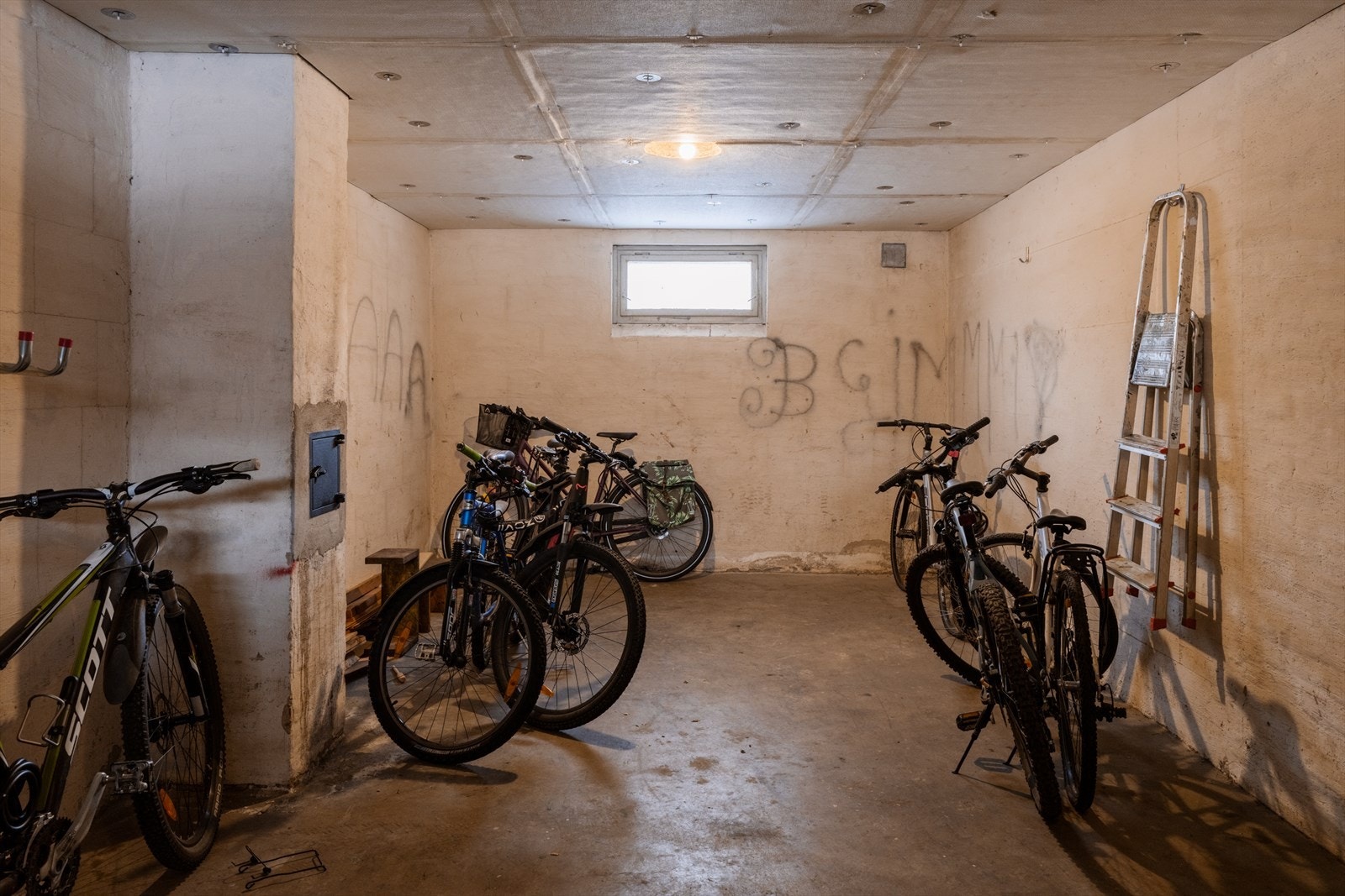 Borettslaget har fellesrom for sykkelparkering. Galleribilde