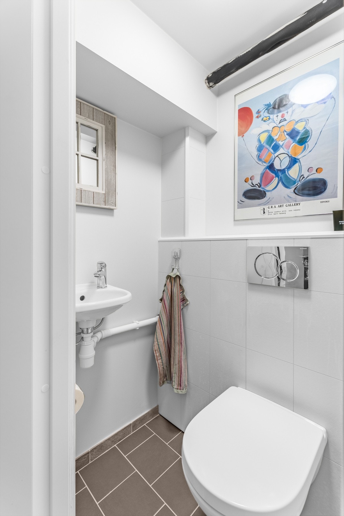 Flott toalettrom pusset opp i nyere tid. Galleribilde