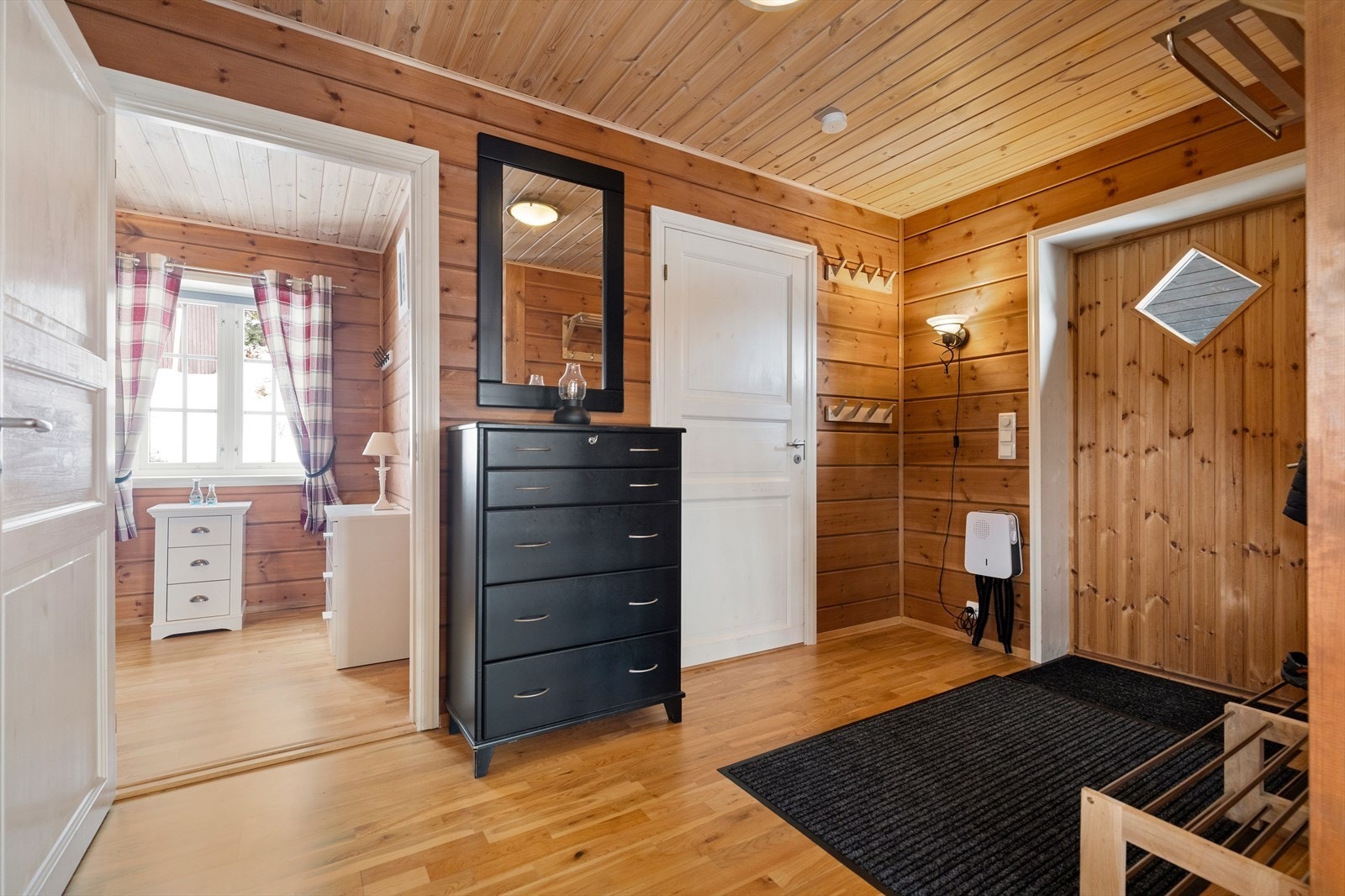 Gang med dører til soverommene Galleribilde