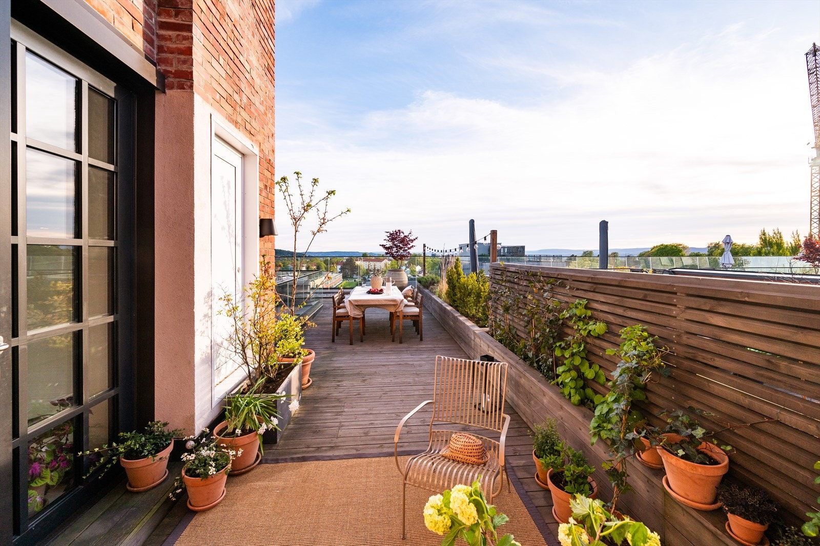 En eksklusiv leilighet der moderne arkitektur møter et elegant og tidløst interiør. Galleribilde