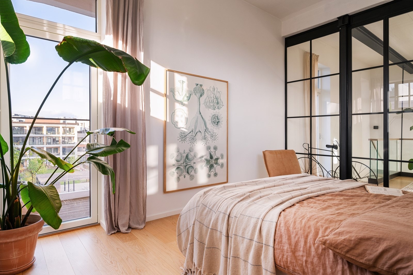 Soverommet har direkte utgang til en koselig balkong på 14 kvm, perfekt for morgenkaffen eller ettermiddagssolen. Galleribilde