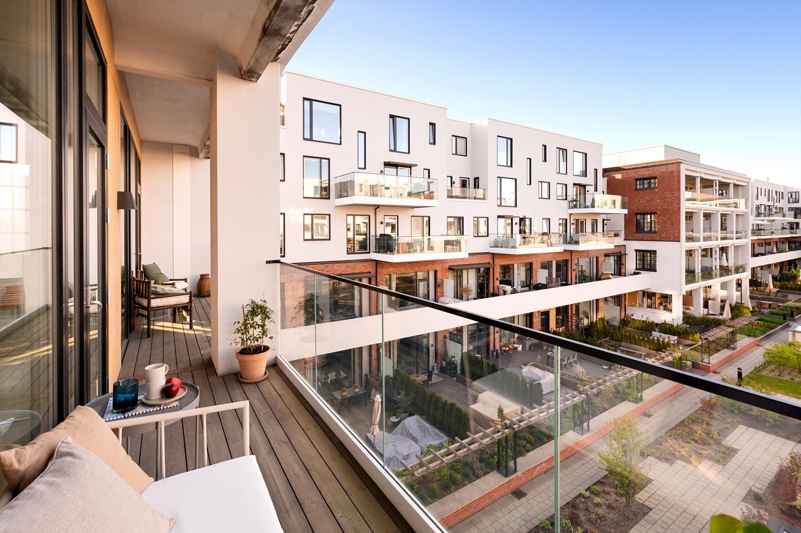 Balkongen måler 14 kvm. Galleribilde