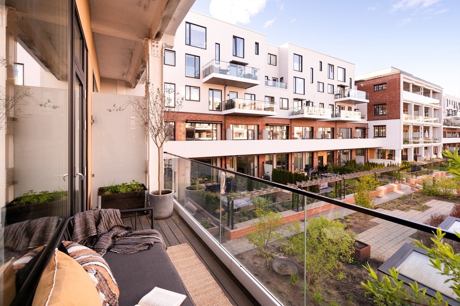 Kjøkkenet gir direkte tilgang til en koselig balkong på 6 kvm. Galleribilde