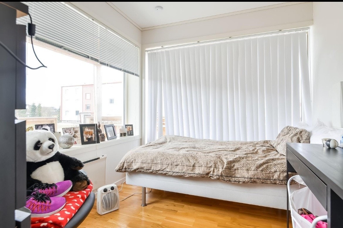 Soverom 5, er montert lystette gardiner Galleribilde