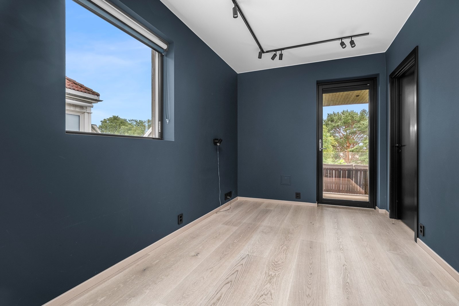 I 2. etasje er det et gjesterom/kontor på 12m² med tilknytning til en bod på 3,5m², i tillegg til en egen utgang til balkongen. Galleribilde