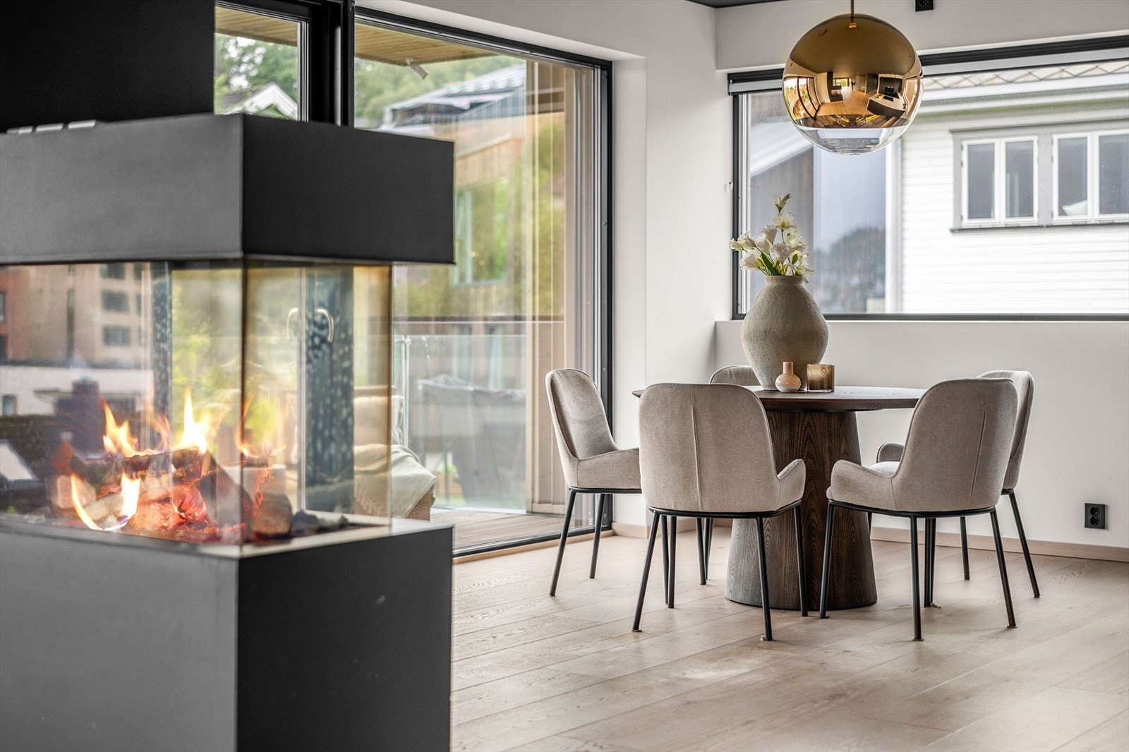 Boligen har vannbåren gulvvarme i alle rom med unntak av soverommene. Galleribilde