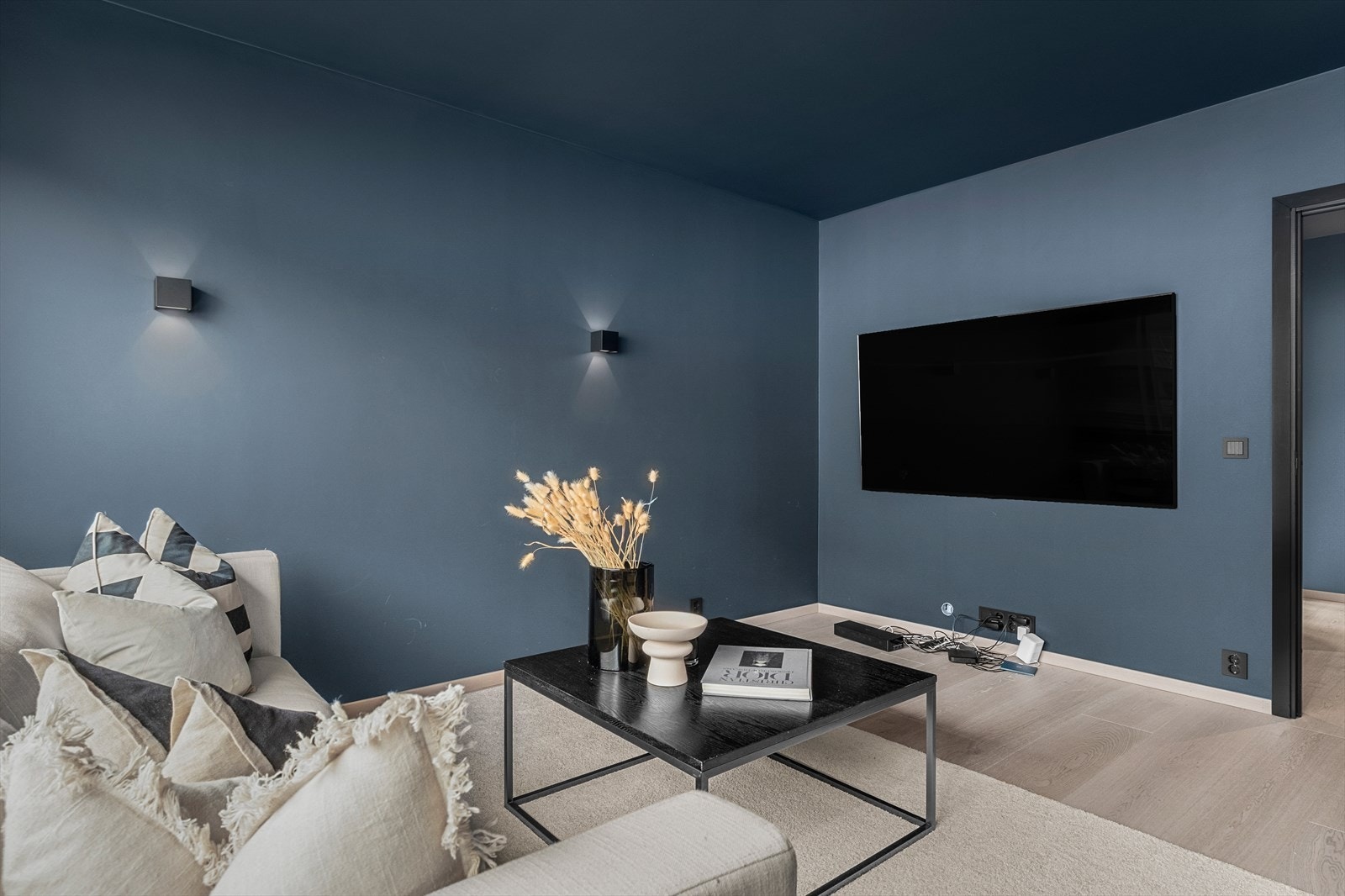 Trappene i boligen er av pen standard og levert av Trappa. Trappene er produsert i Buvika. Galleribilde