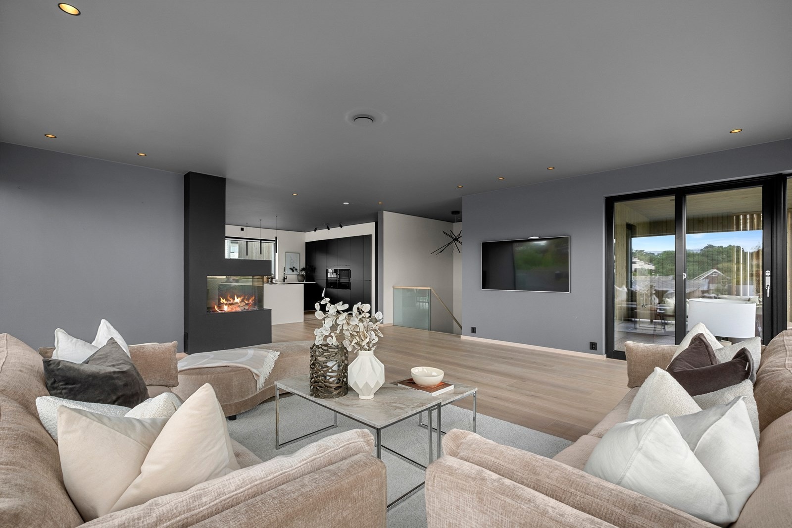 Hovedstuen og kjøkkenet er på til sammen 74,5m². Galleribilde