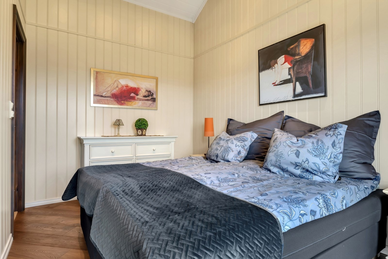 - Soverommet er av god størrelse, med god plass til seng i ønsket størrelse - Galleribilde