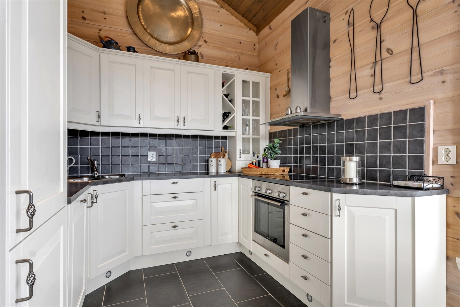 - Merk at ny eier får alle integrerte hvitevarer med på kjøpet - Galleribilde