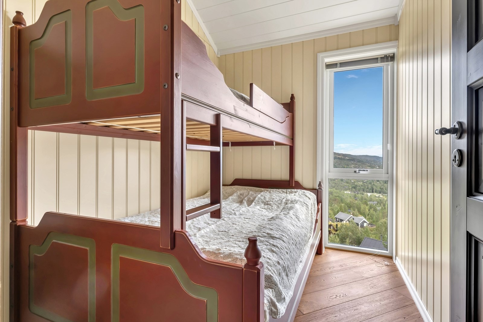 - Soverom 2, innredet med køyeseng for flere sengeplasser - Galleribilde