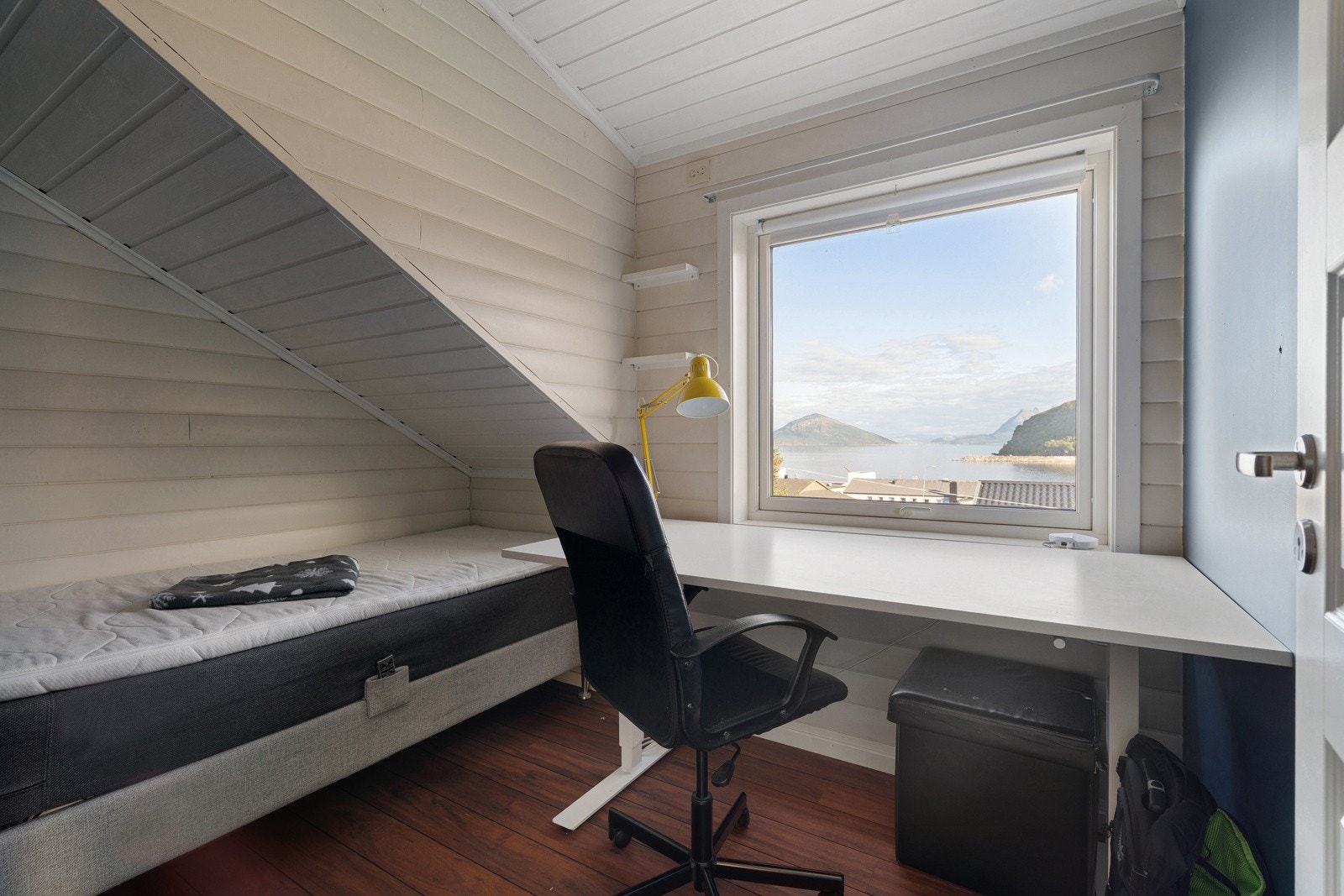 Rom som benyttes som soverom 7 (ikke søkt bruksendring/ ikke godkjent som soverom pt) Galleribilde