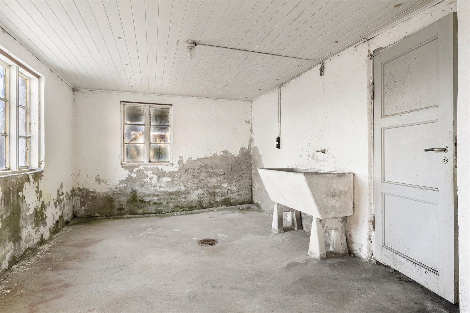 - Kjelleren inneholder flere boder - Galleribilde