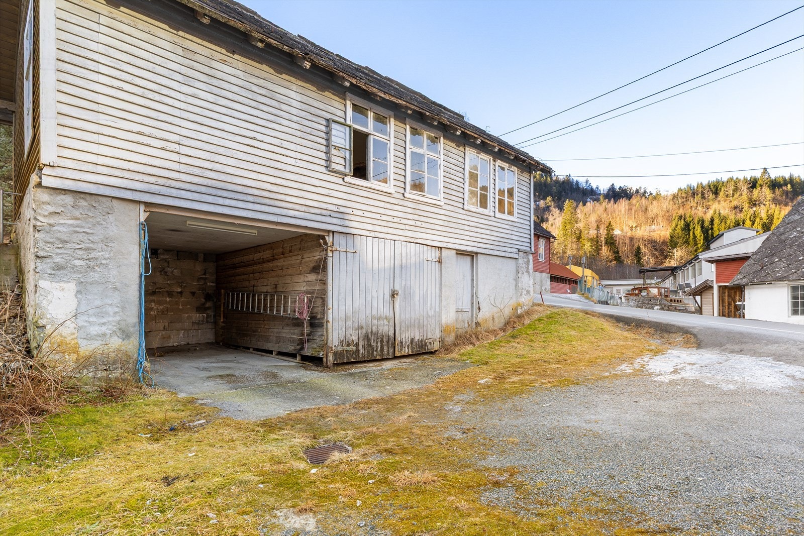 - Uthus med flere boder - Galleribilde