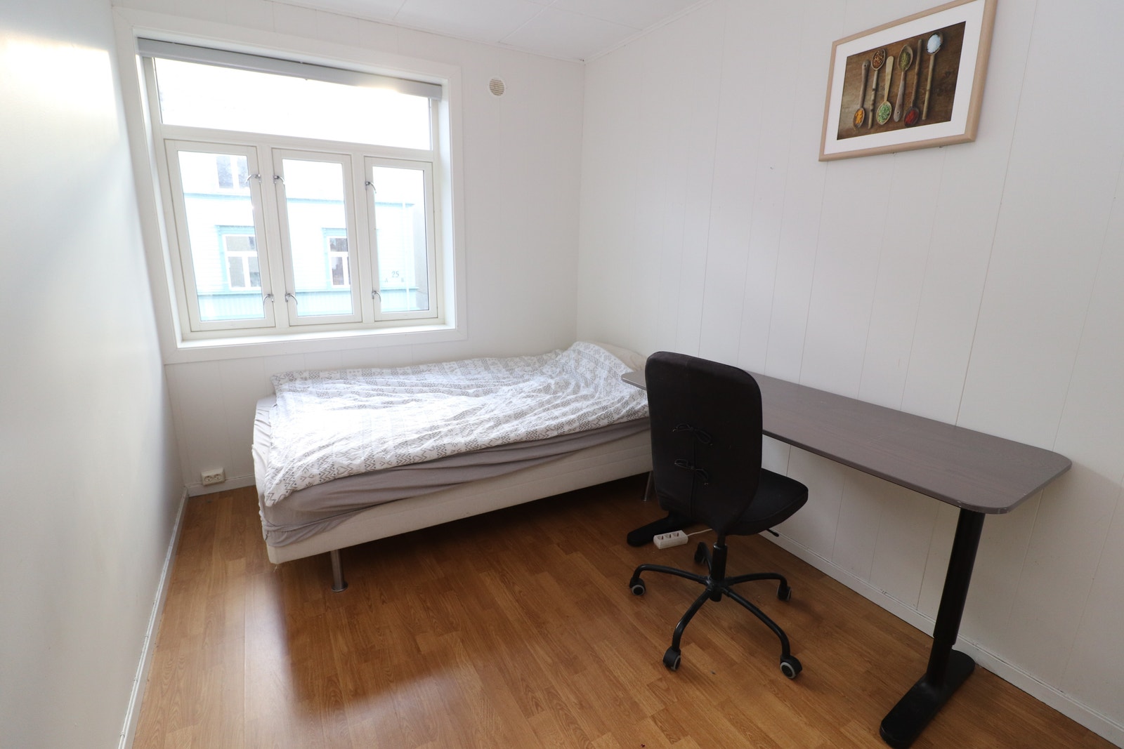 Sov 1. Alle soverom er store og har garderobeskap. Galleribilde