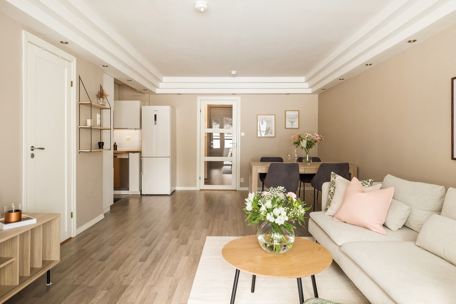 Den gode, åpne planløsningen gjør det lett for deg å trives! Galleribilde