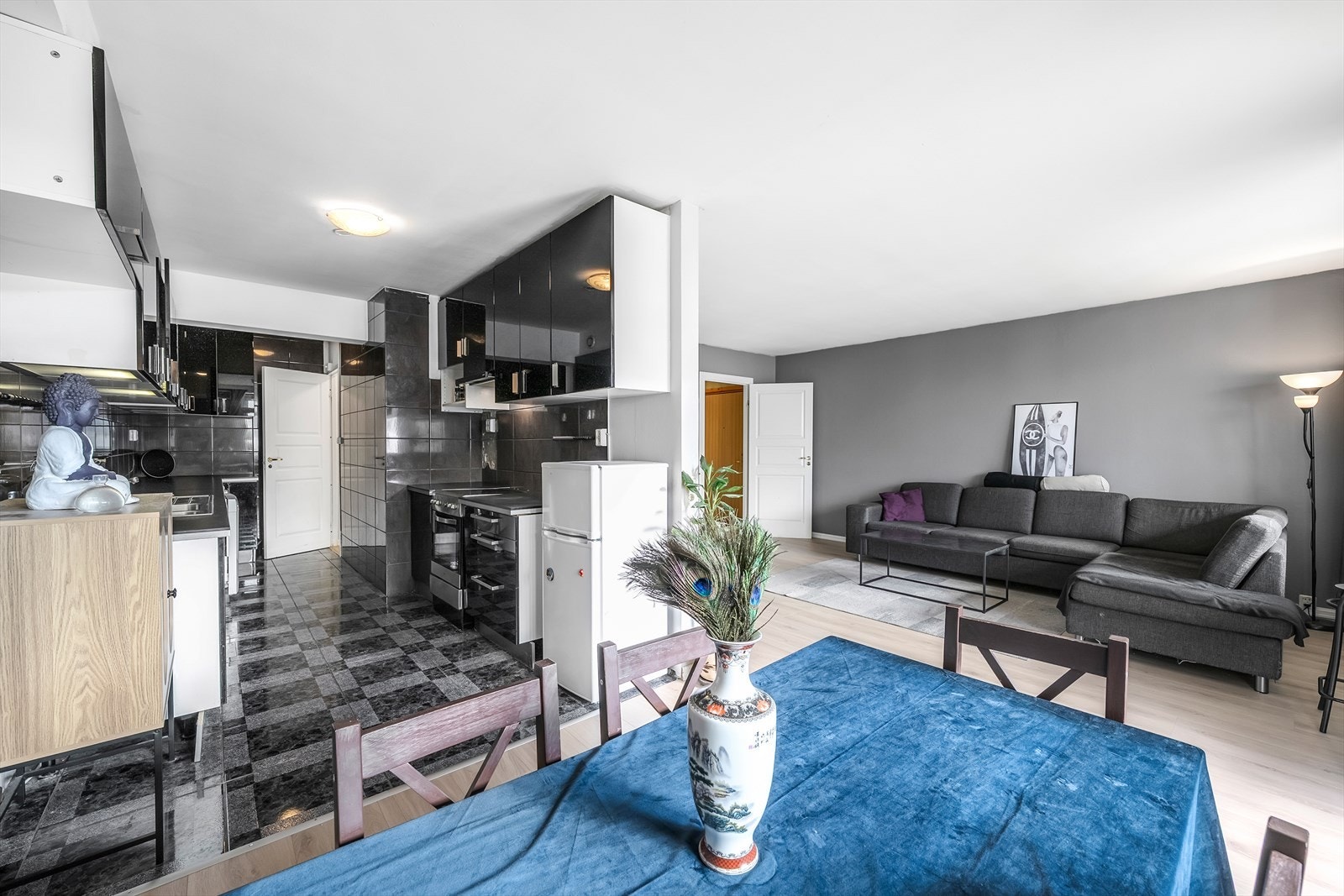 Overgang stue/kjøkken. Galleribilde