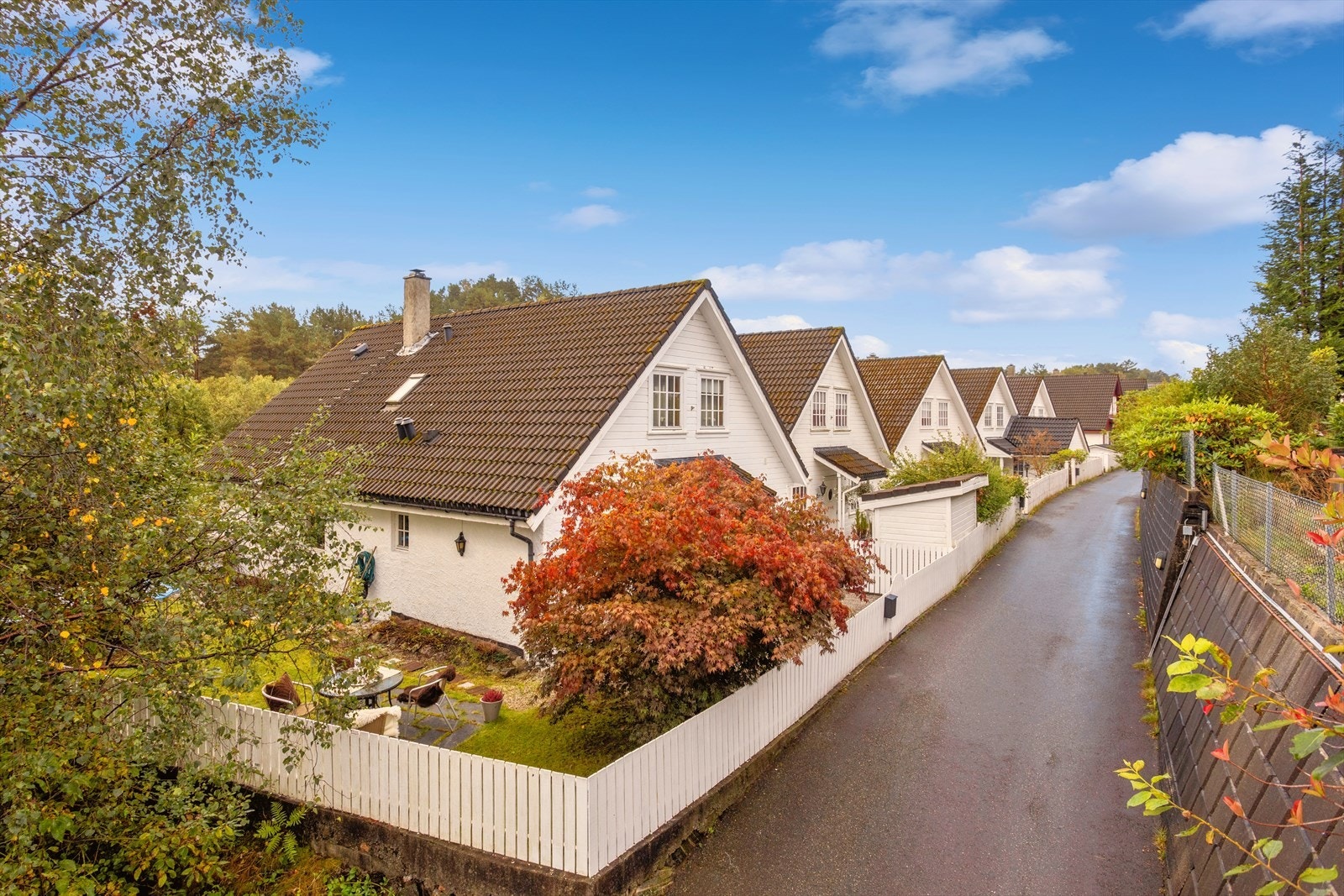 Kollektivtilbudet er godt, med bussholdeplass kun få minutters gange fra boligen. Galleribilde