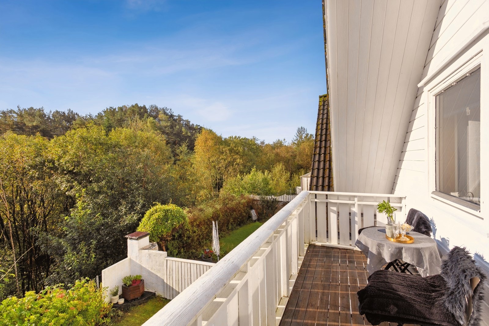 Fra hovedsoverommet er det adkomst til en herlig balkong. Galleribilde